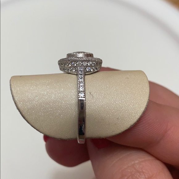 Halo Ring - Picture 2 of 9